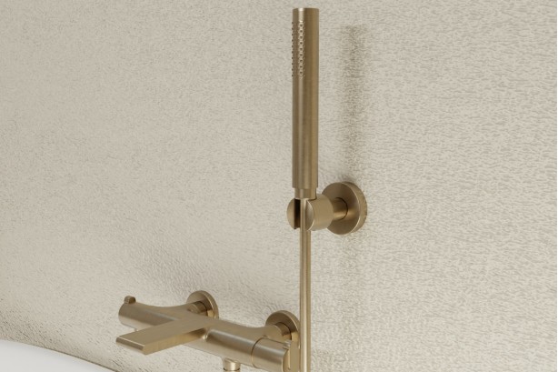 Hanaé bath/shower mixer in brushed gold - side view