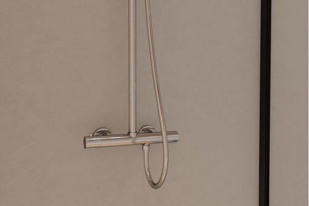 Figaro shower column in chrome - front view