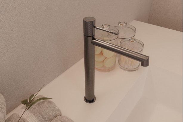 Drakar basin mixer in carbon PVD - high version - side view