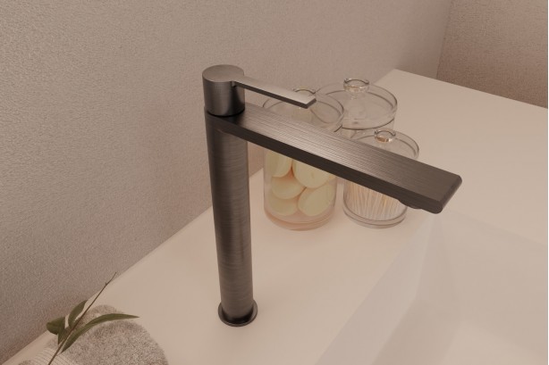 Figaro freestanding basin mixer in carbon PVD - high version - side view